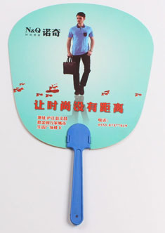 諾奇，塑料扇子